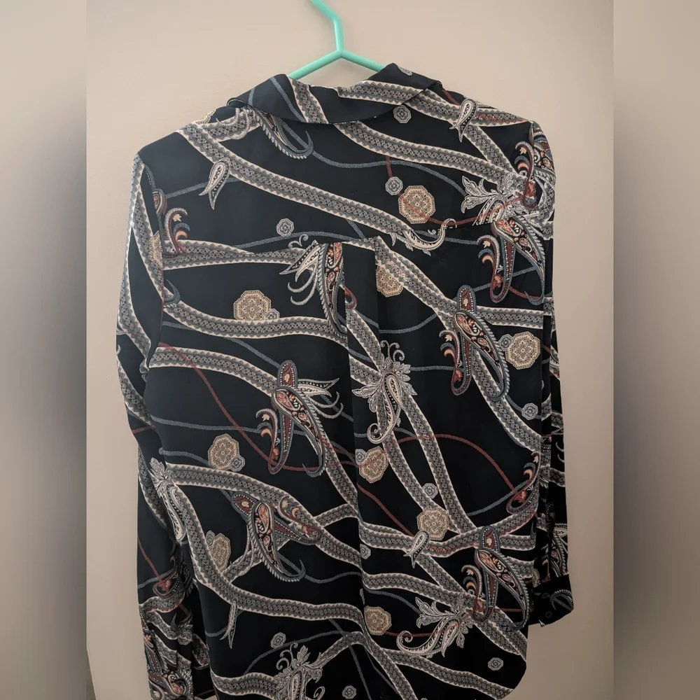 2/22$ H&M Black and Blue Paisley Blouse - Picture 2 of 4